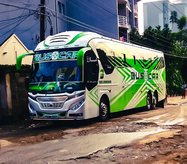 Buscar green coach in town